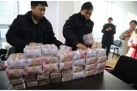 男子一人替人要账，勇敢追讨债务的传奇故事